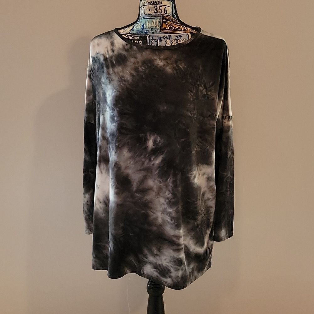 Black tye dye top. Softest top EVER!